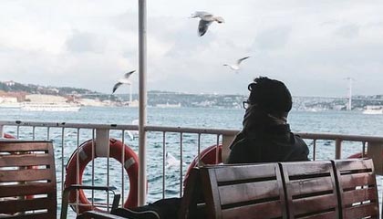 开云体育活动-法甲裁判误判后联盟纠正机制成效研判，法甲裁判被绊倒