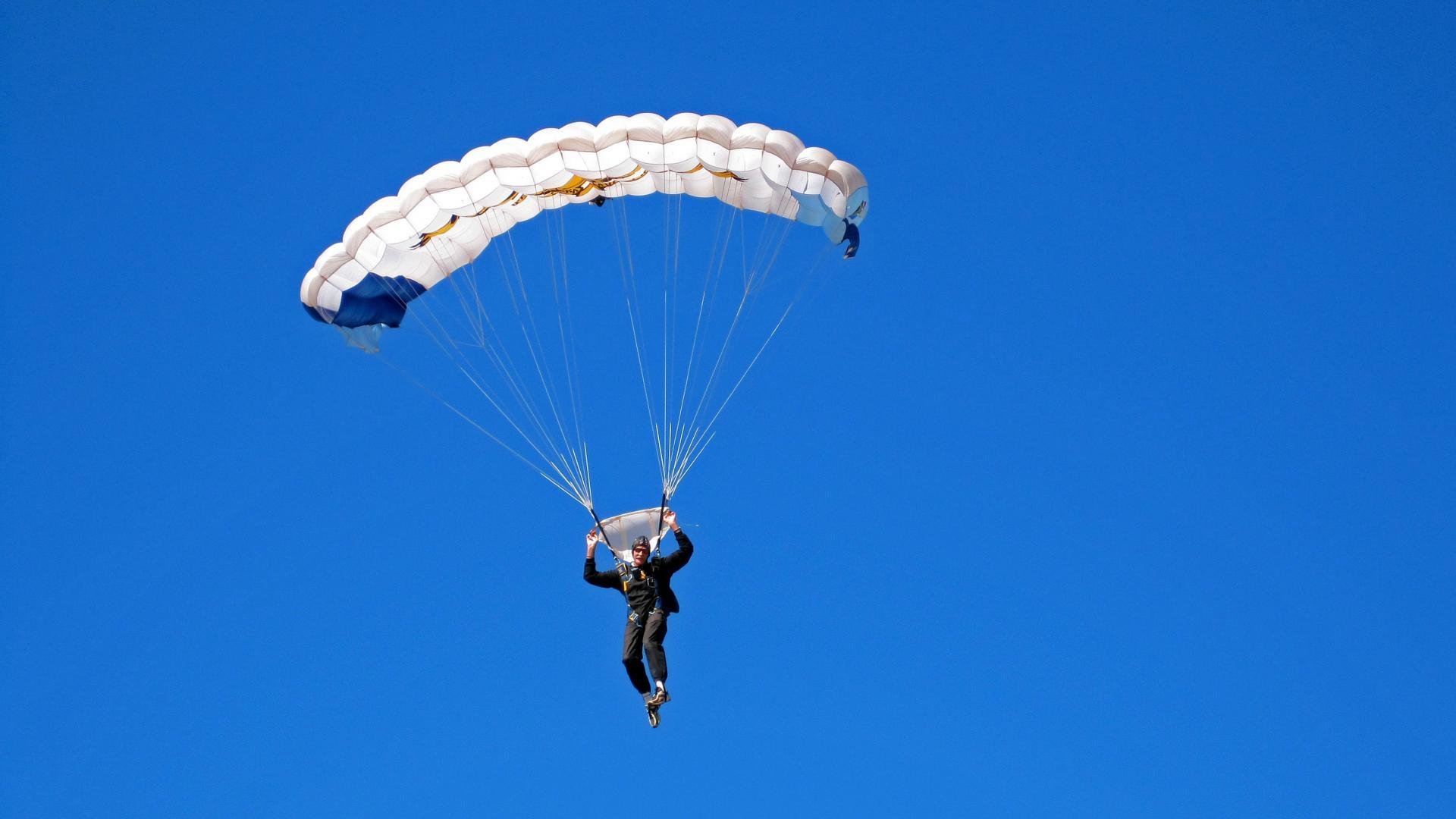 女子举重青年组选手稳定发挥力压群芳，女子举重队名单